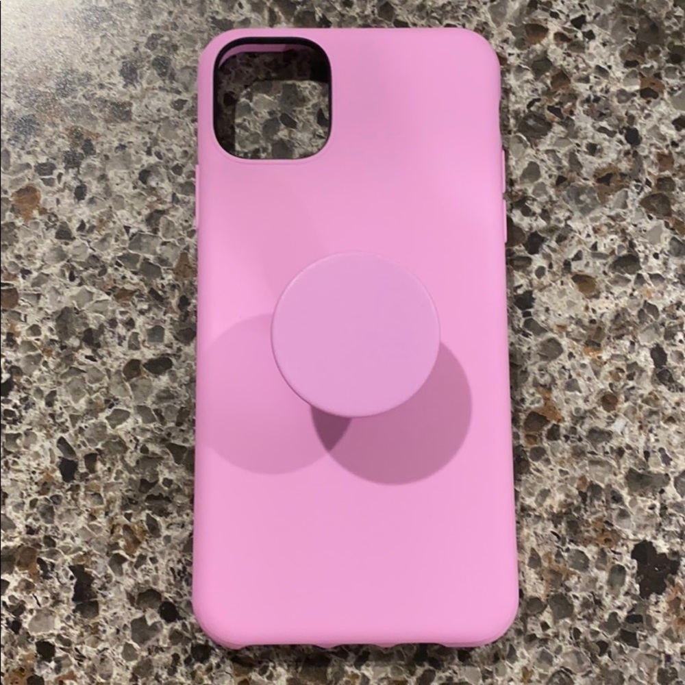 iPhone 11 Pro Max otter box with pop socket